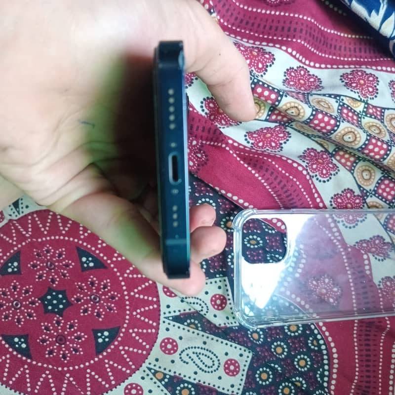 Apple iPhone 12 1