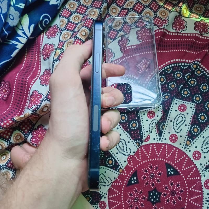 Apple iPhone 12 6