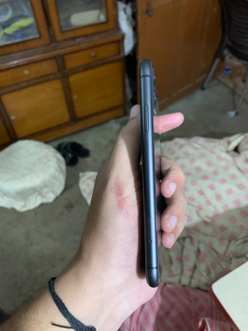 Apple iPhone 11 3