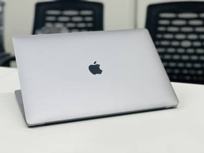 Macbook Pro 2017 | Intel Corei7 Processor | 15inch Retina Display