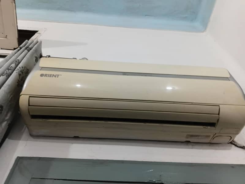 split type orient Ac 2