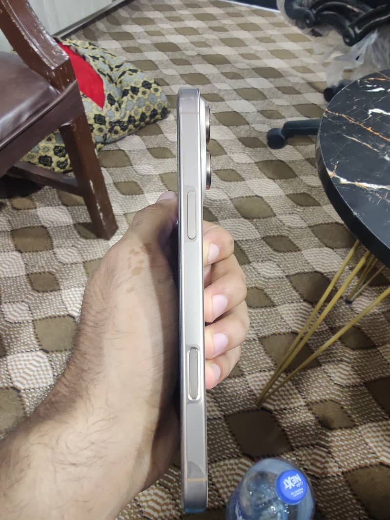Apple iPhone 16 Pro Max 4
