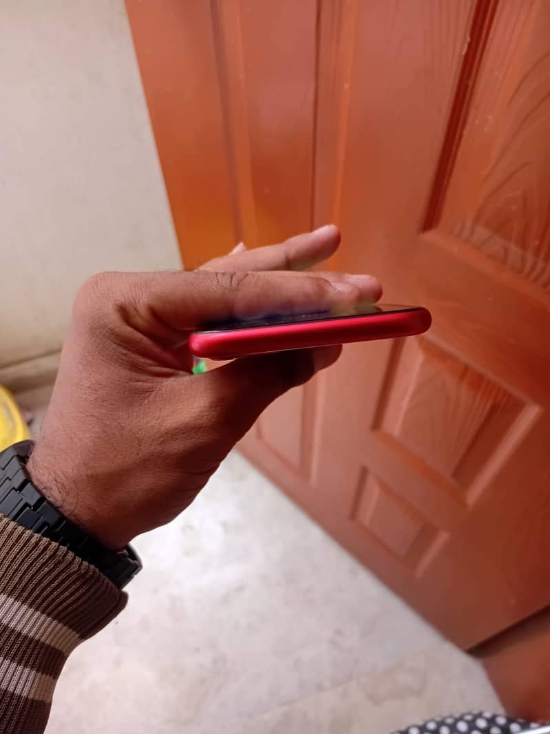Apple iPhone 11 4