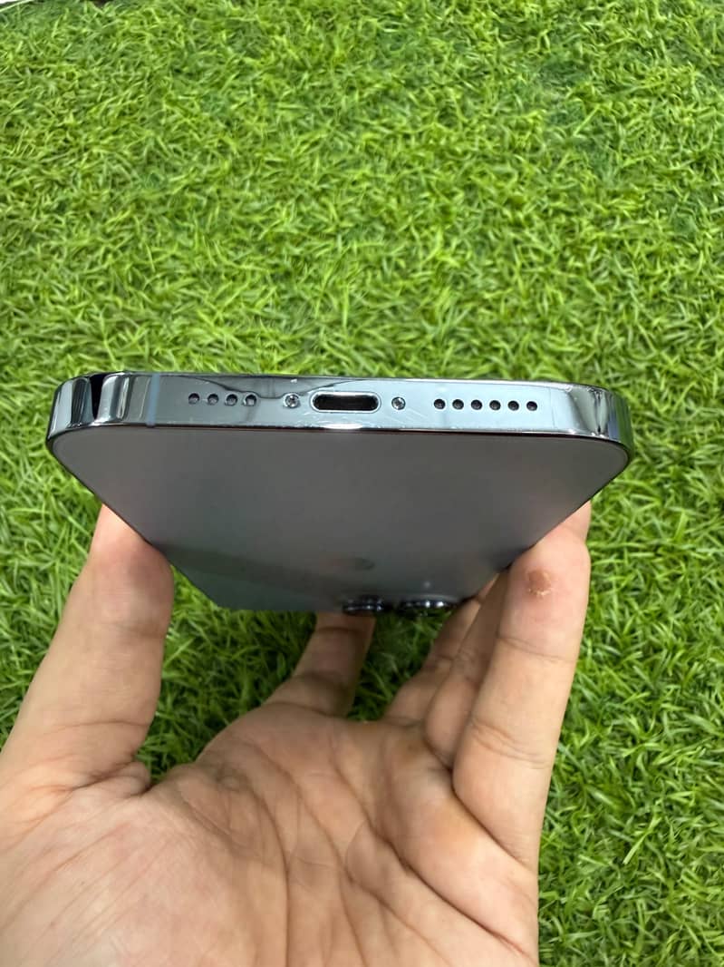 Apple iPhone 13 Pro Max 4