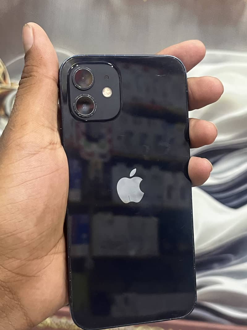 Apple iPhone 12 4