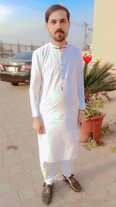I need job any type in Lahore and Me Tailor Master bi hun