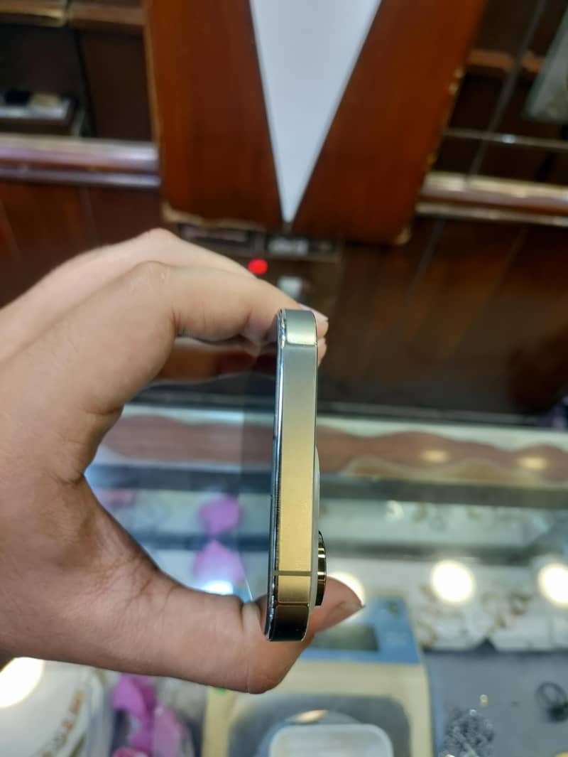 Apple iPhone 14 Pro 3