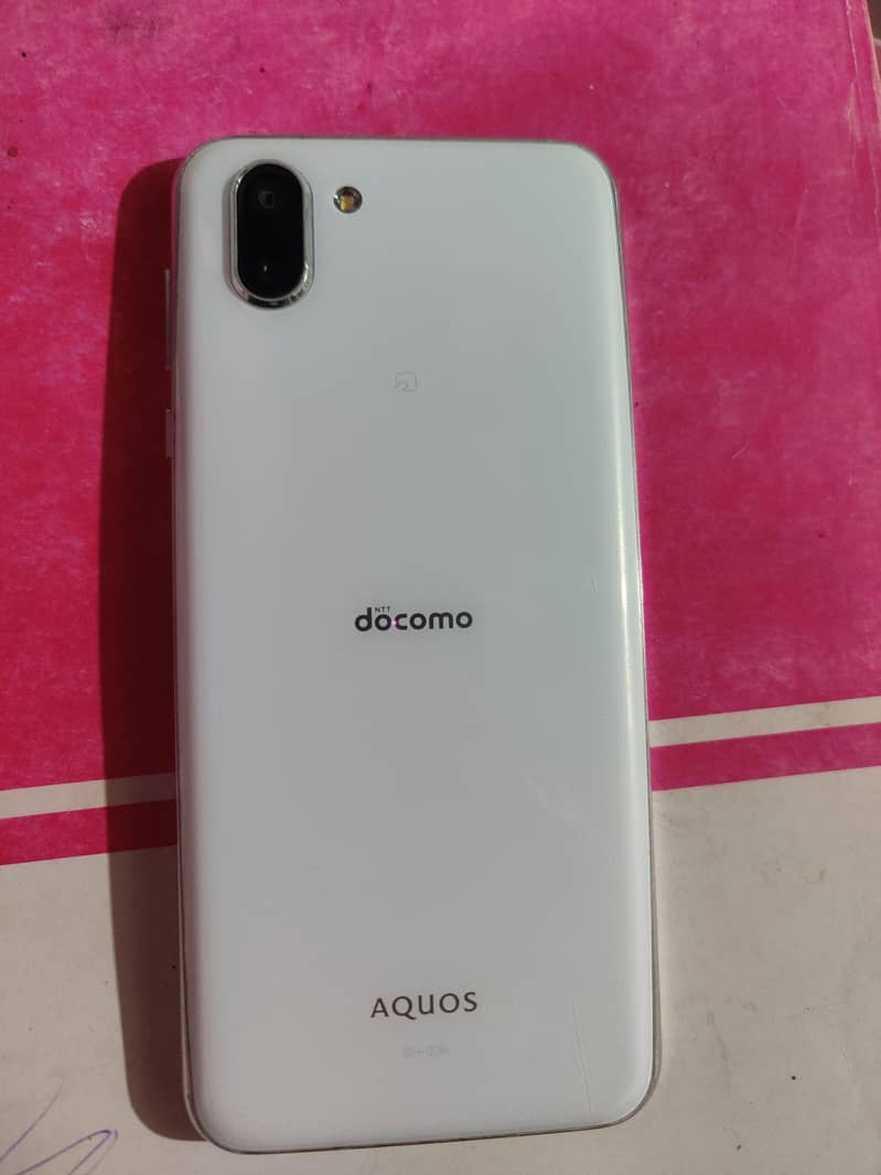 Sharp Aquos R2 10/10 condition 2