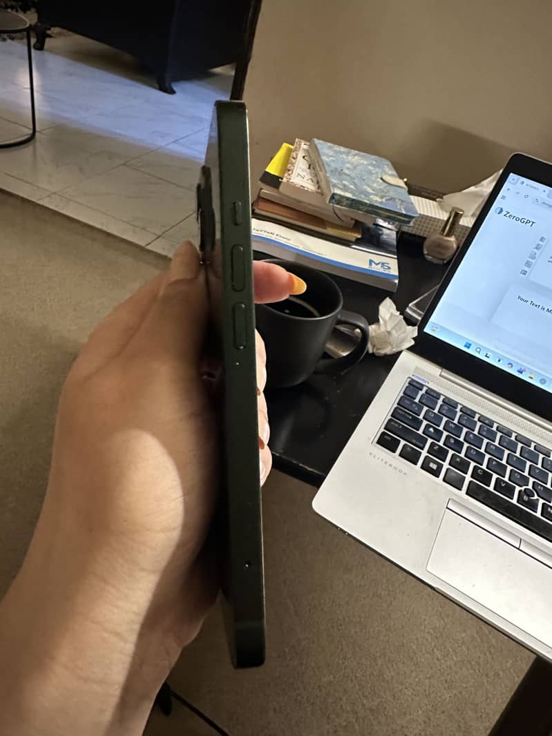 Apple iPhone 13 2