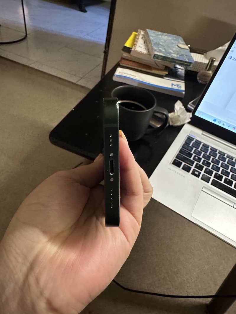 Apple iPhone 13 5