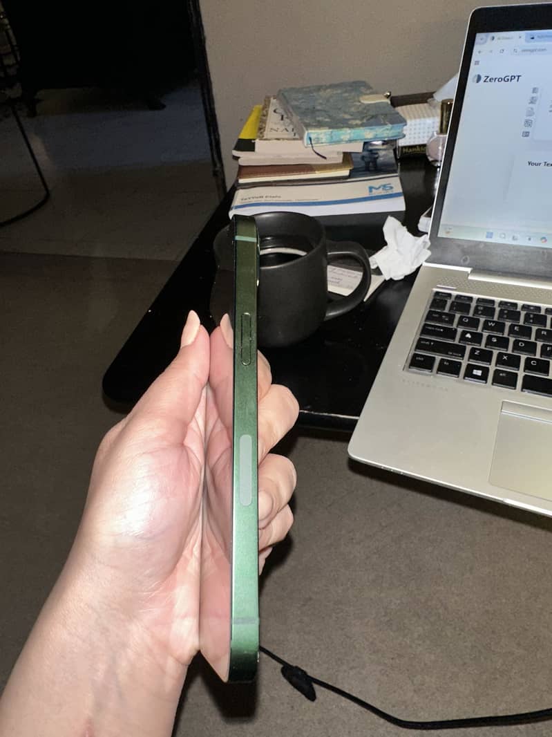 Apple iPhone 13 7