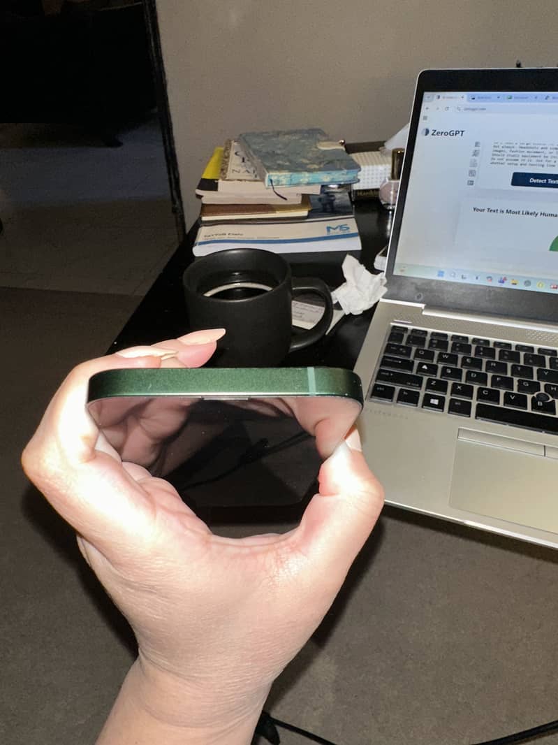 Apple iPhone 13 8