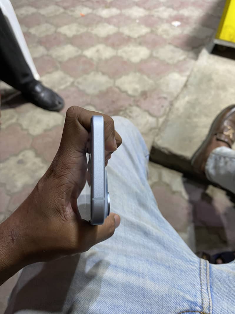 Apple iPhone 15 2