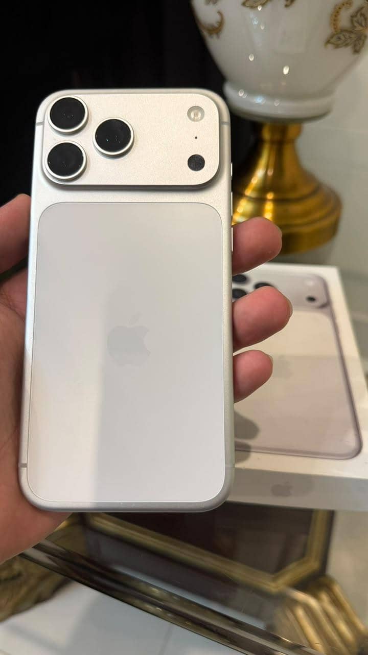 iphone 17 pro max 1