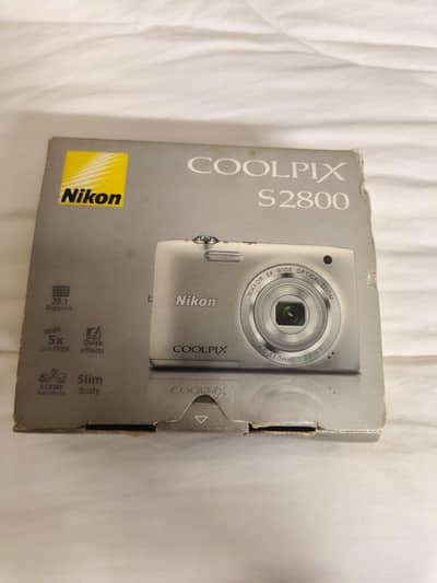 Nikon Coolpix S2800 with box