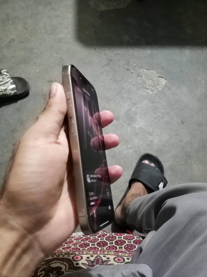 Apple iPhone 16 Pro 2