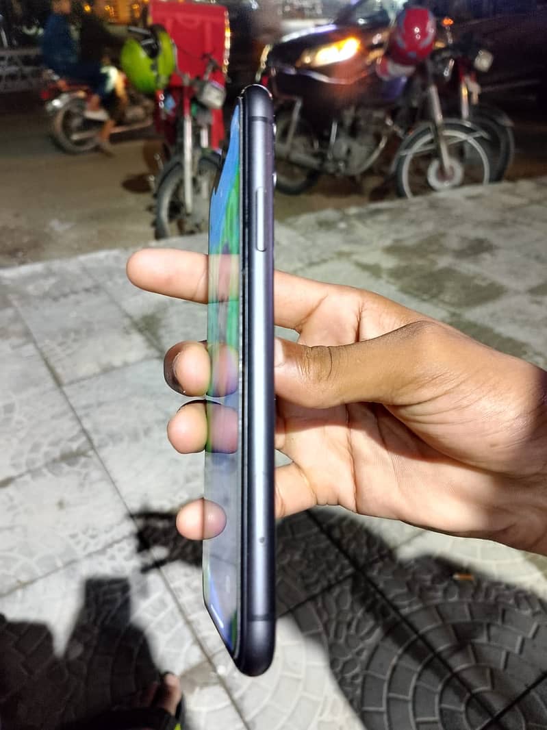 Apple iPhone 11 2