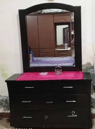 Bed set with dressing and side tables and another bed and center tabl
