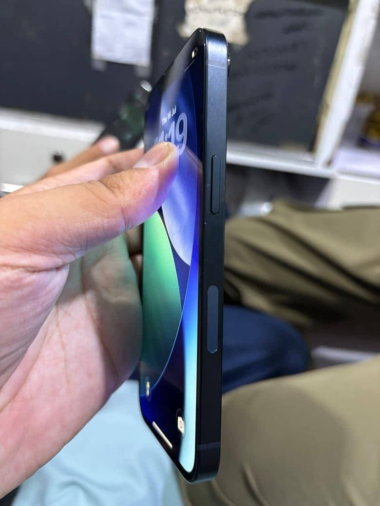 Apple iPhone 13 2