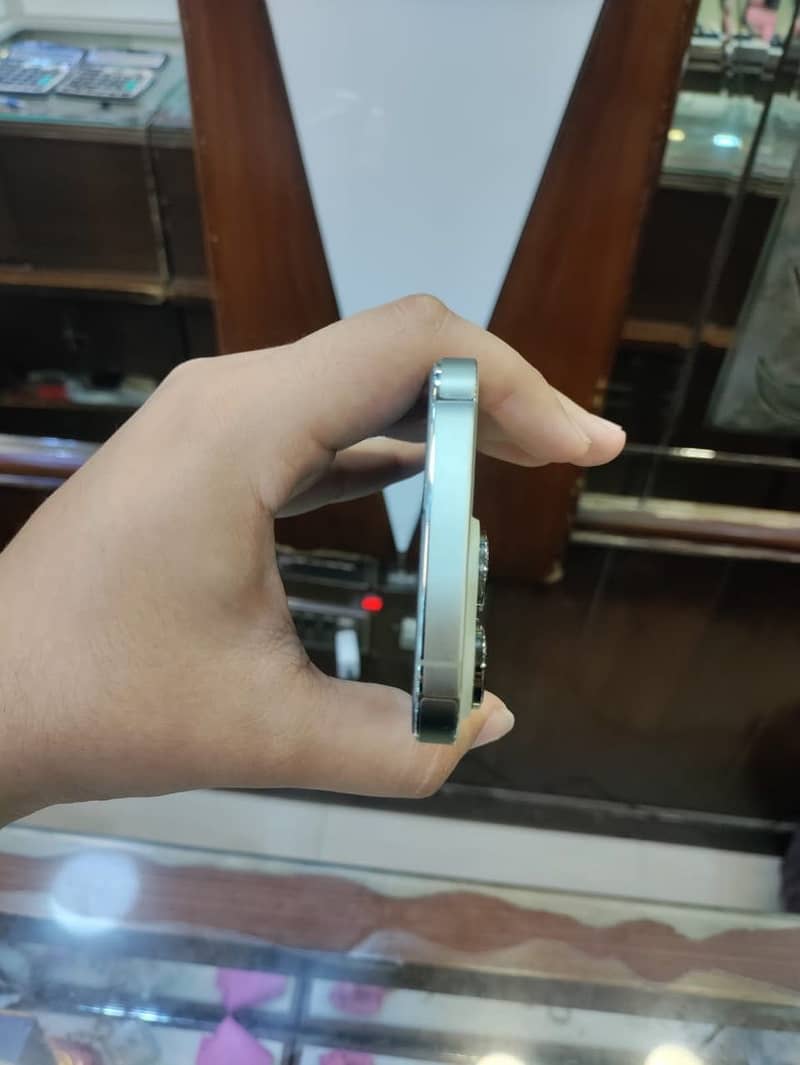 Apple iPhone 14 Pro 1