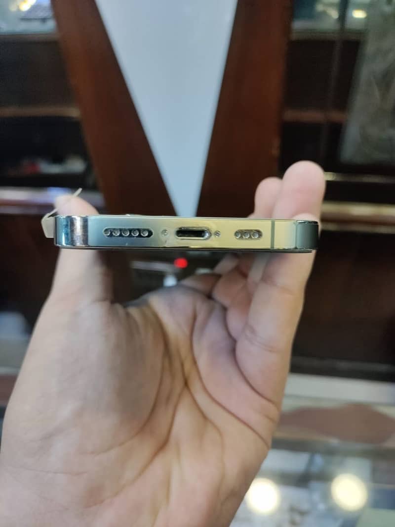 Apple iPhone 14 Pro 2