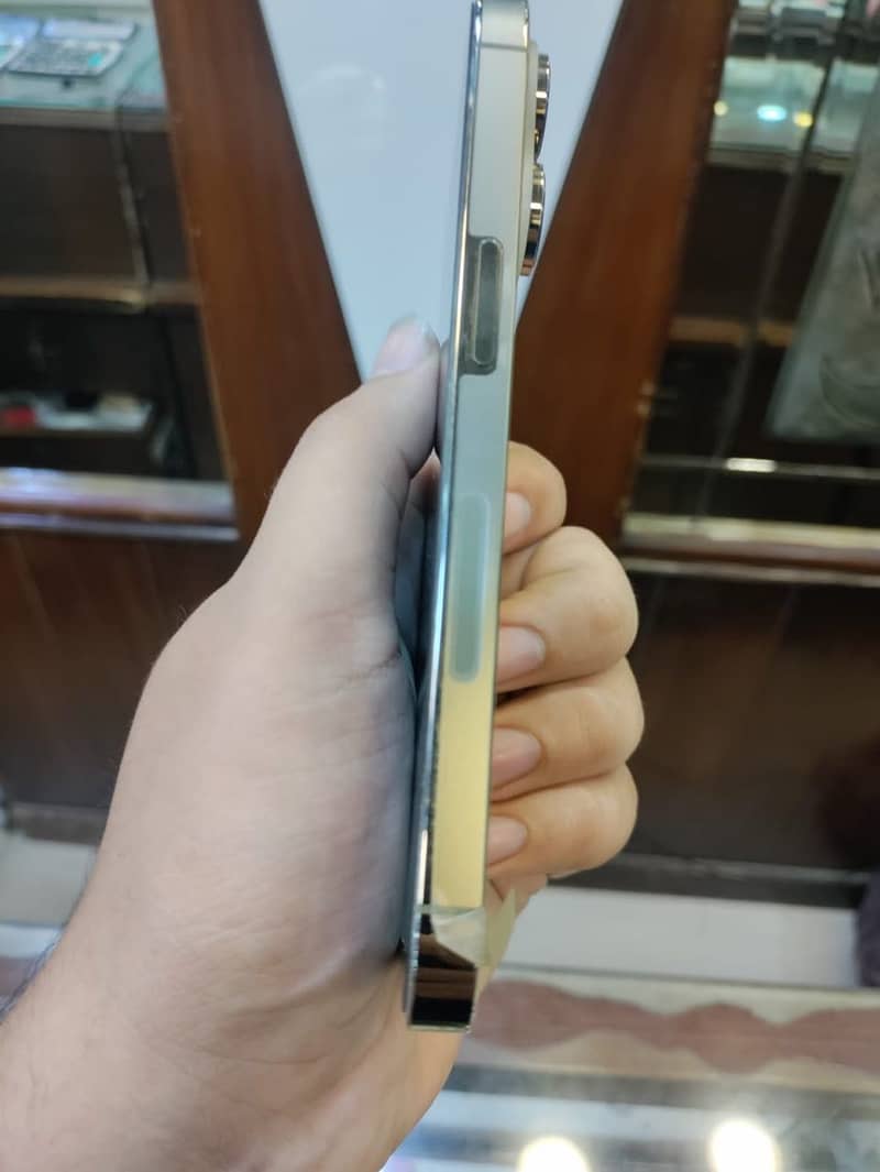 Apple iPhone 14 Pro 3