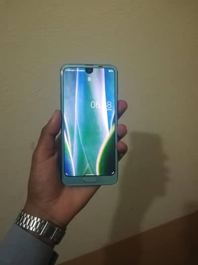 Sharp Aquos R2
