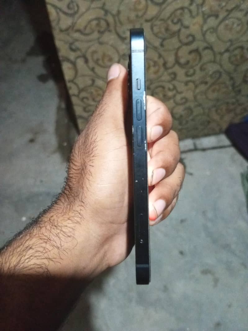 Apple iPhone 13 4