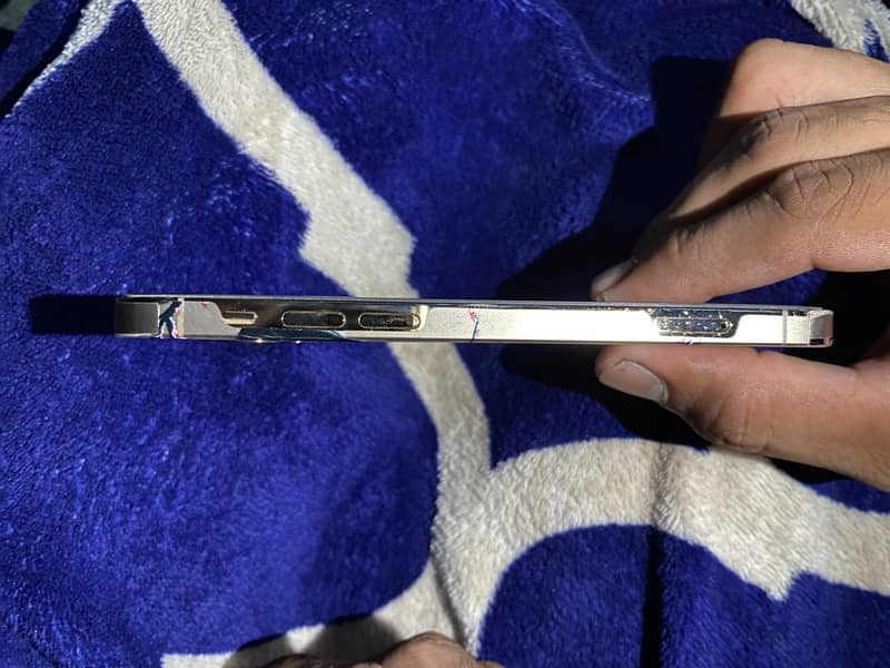 Apple iPhone 12 Pro 4