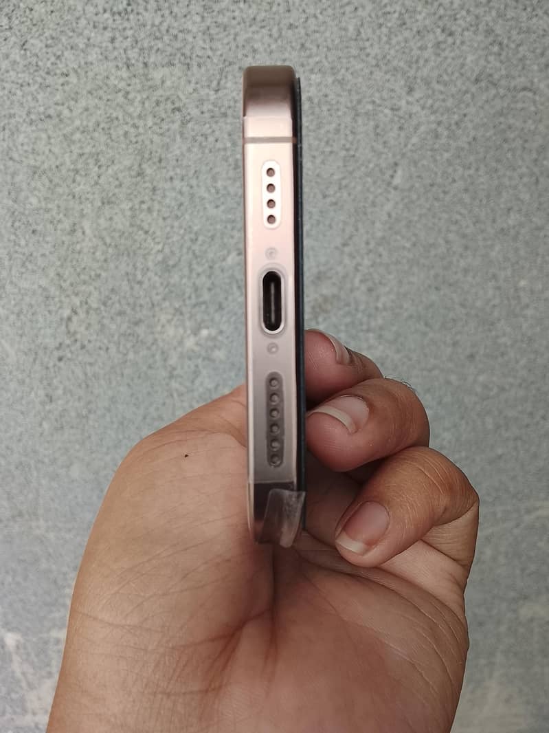 Apple iPhone 16 Pro Max 3