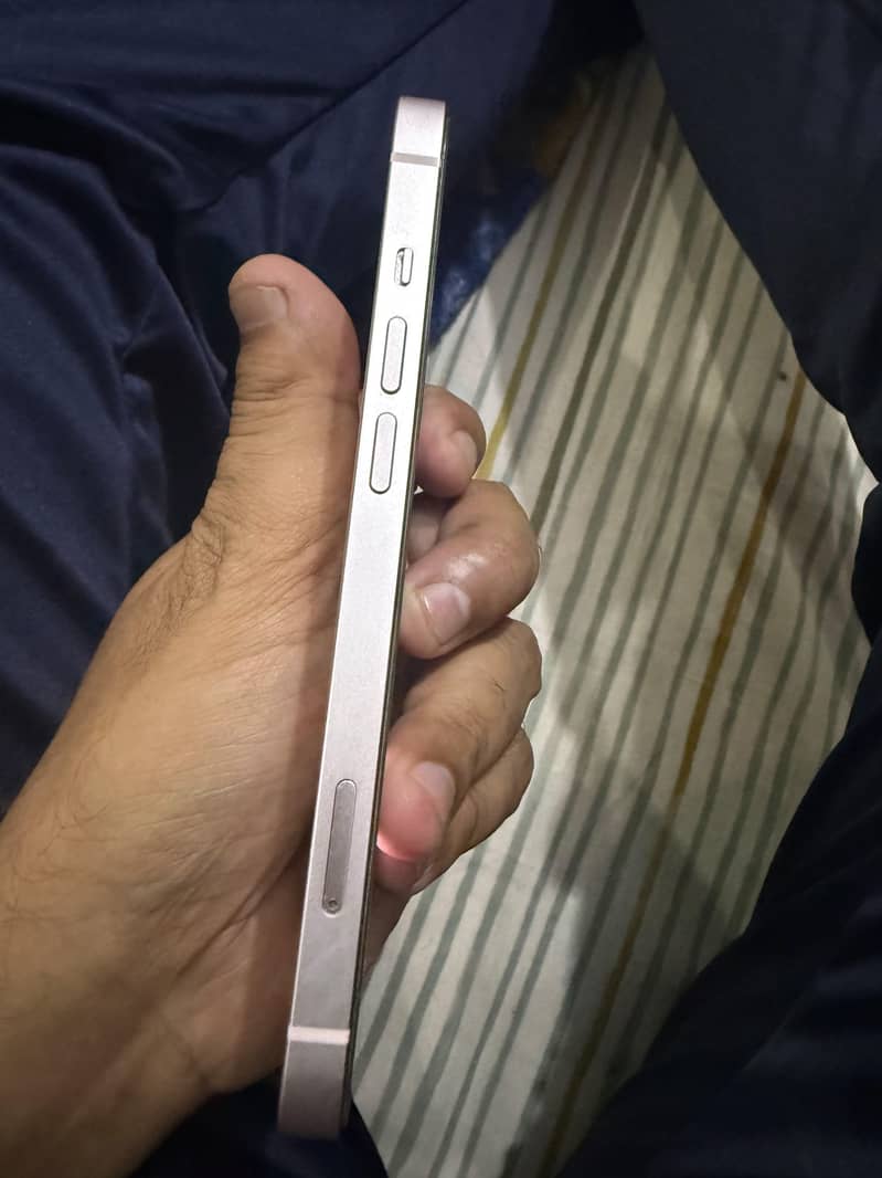 Apple iPhone 13 4