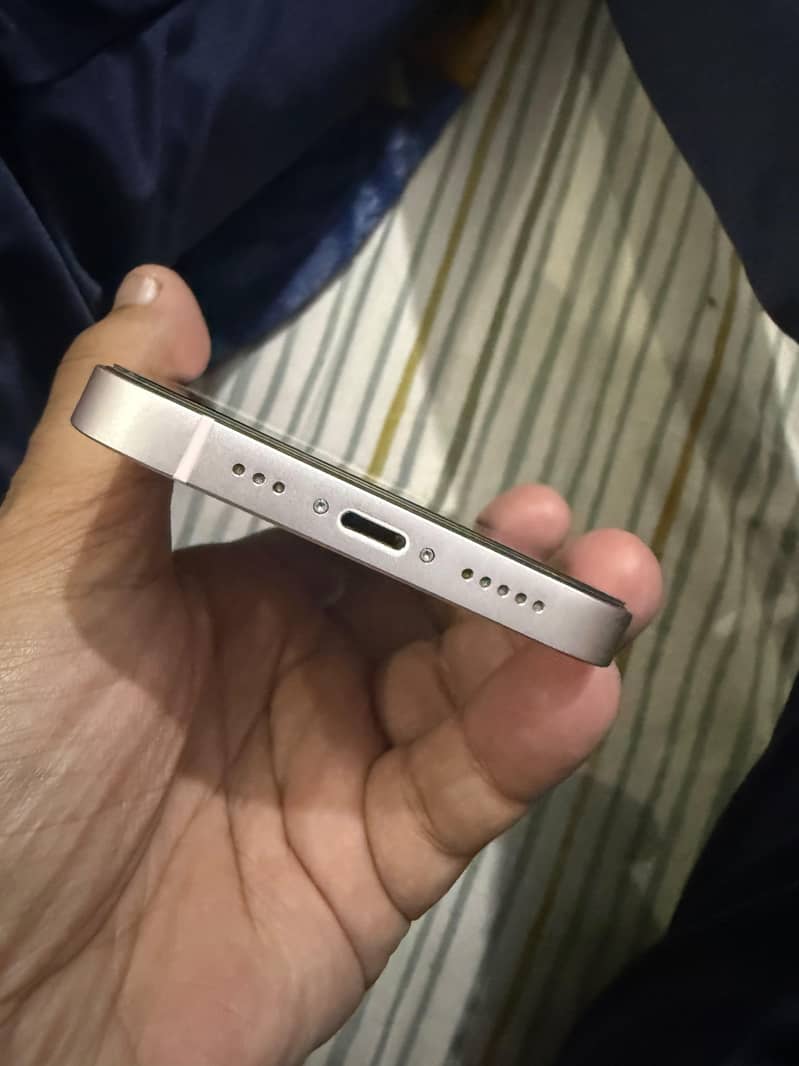 Apple iPhone 13 5