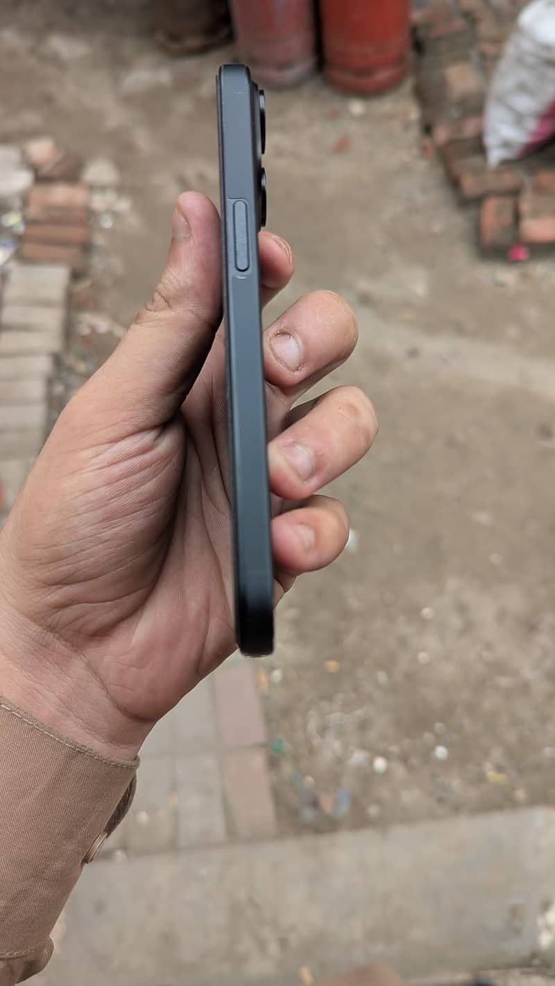 Apple iPhone 15 4