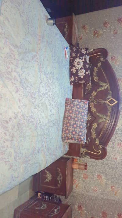 Arjan sell karna hai shisham Ki lakri ka bed King or darseeng sait tab