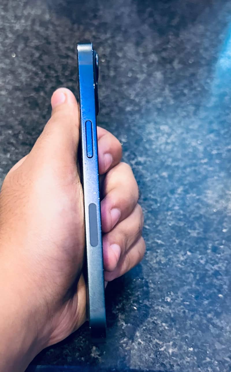 Apple iPhone 13 3