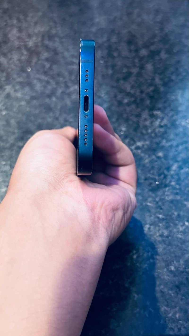 Apple iPhone 13 4