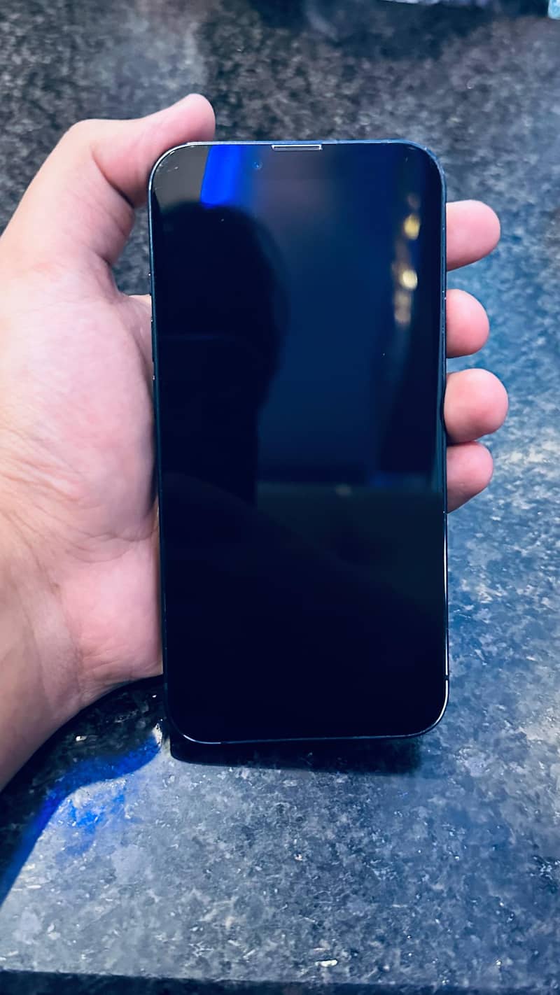 Apple iPhone 13 5