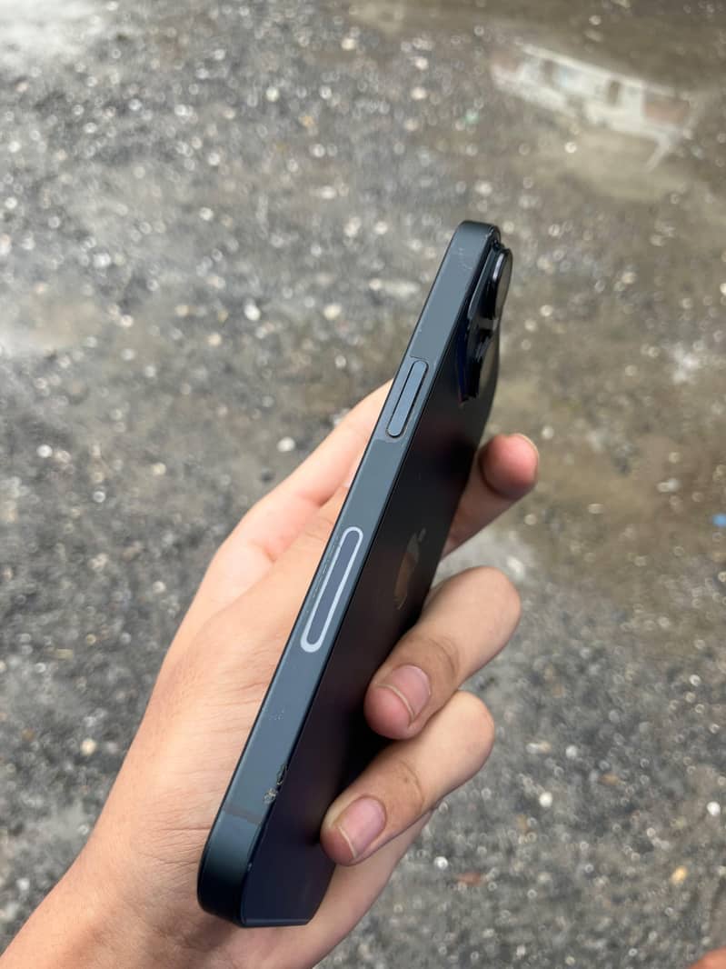 Apple iPhone 14 3
