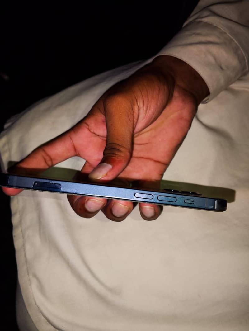 Apple iPhone 12 2