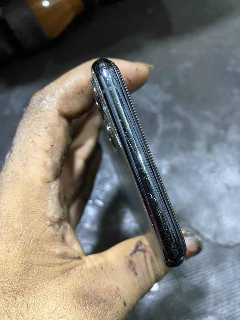 Apple iPhone 11 Pro Max 9