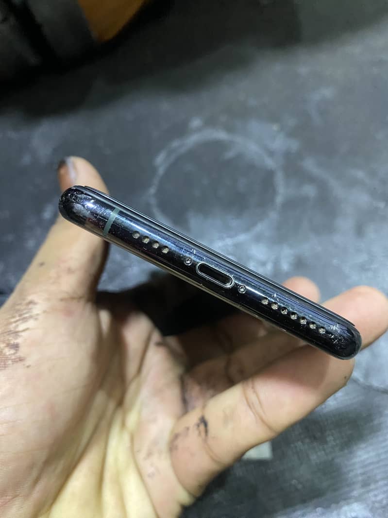 Apple iPhone 11 Pro Max 13