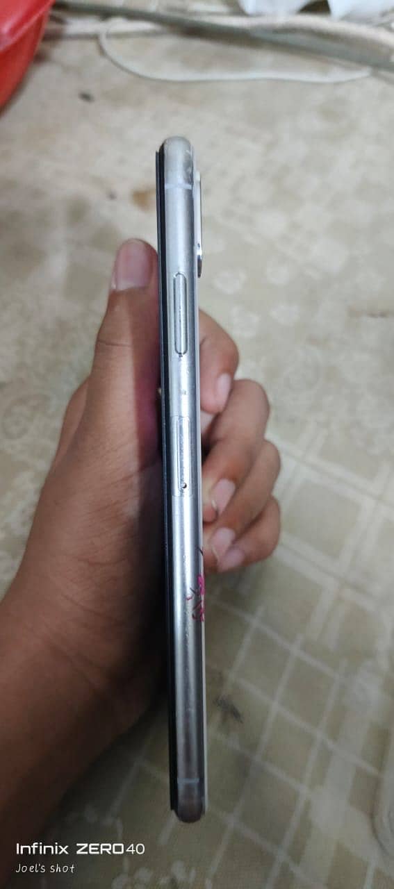 Apple iPhone XS Max 6