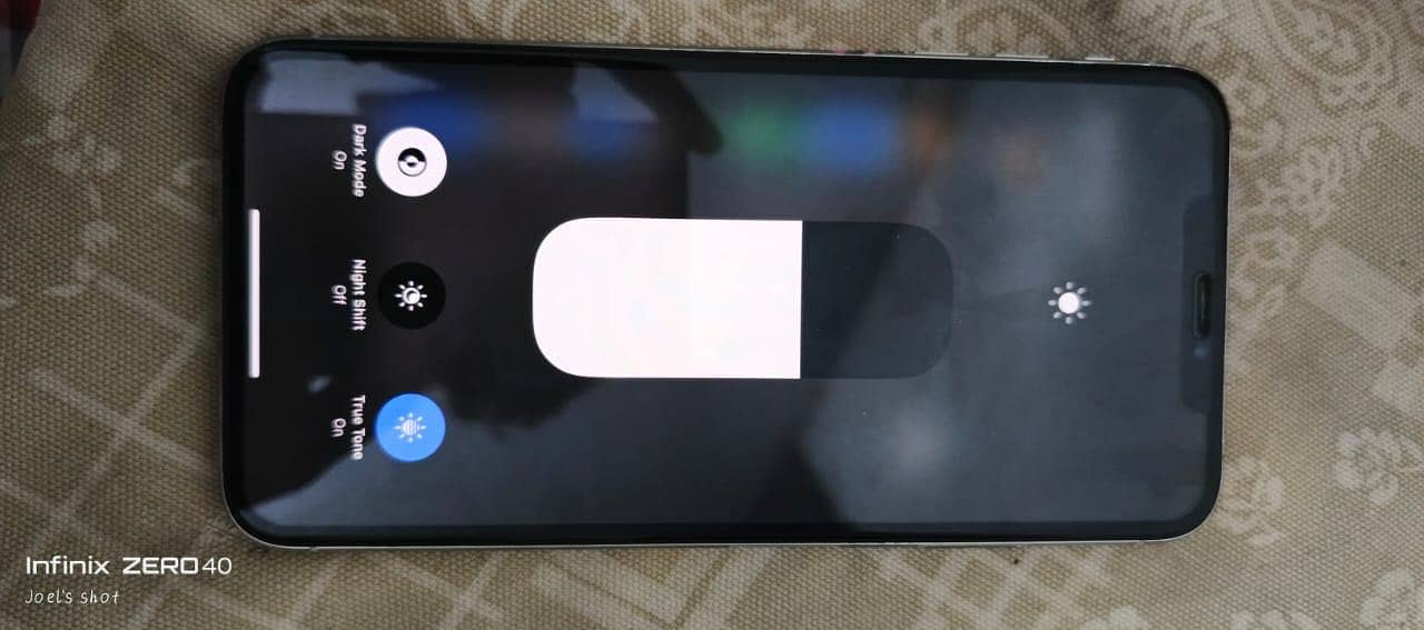 Apple iPhone XS Max 9