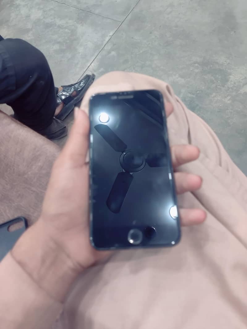 Apple iPhone 7 Plus 4