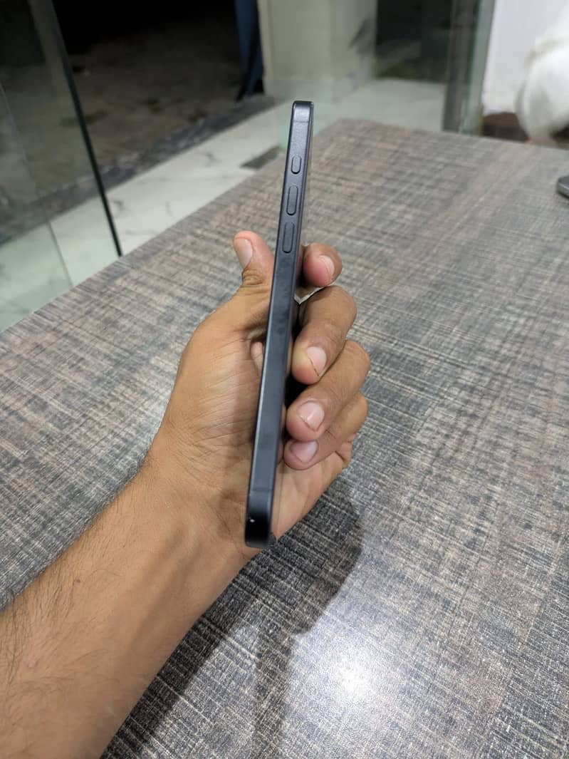 Apple iPhone 16 Plus 1