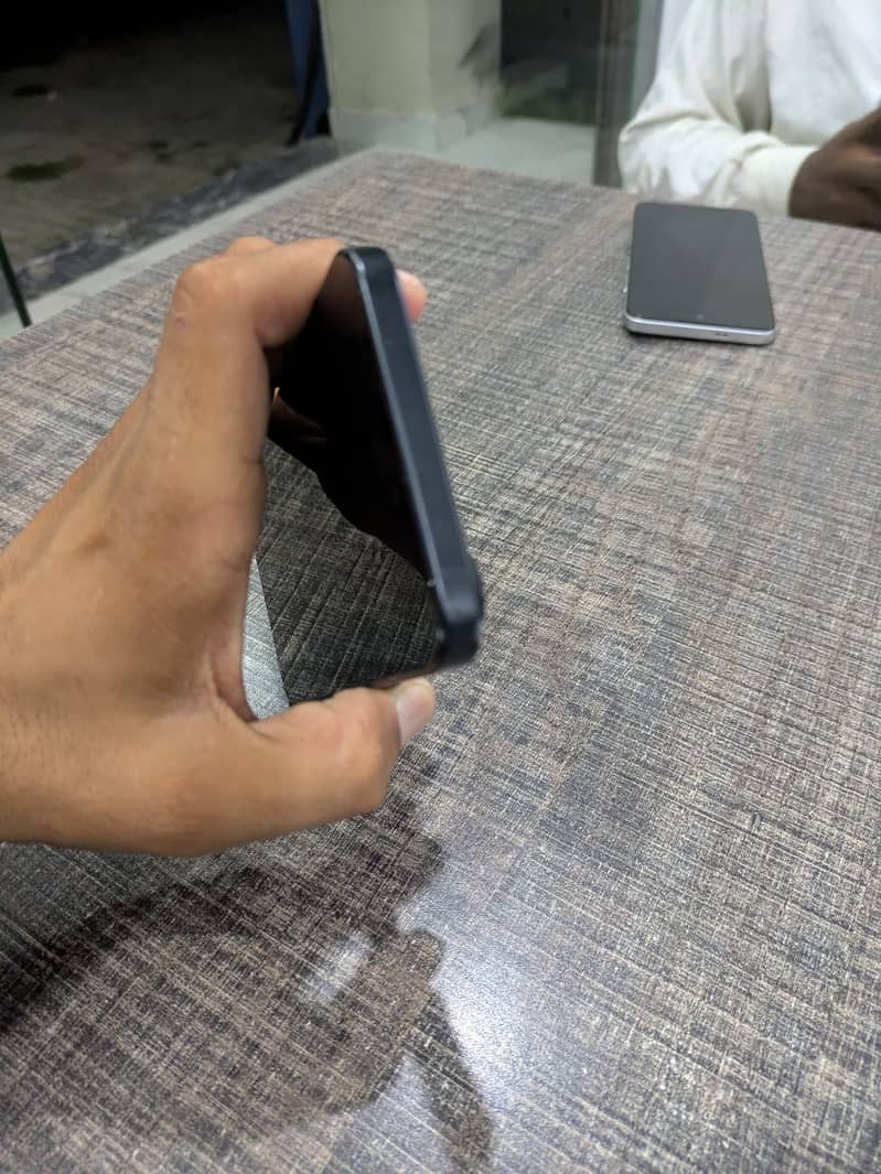 Apple iPhone 16 Plus 3