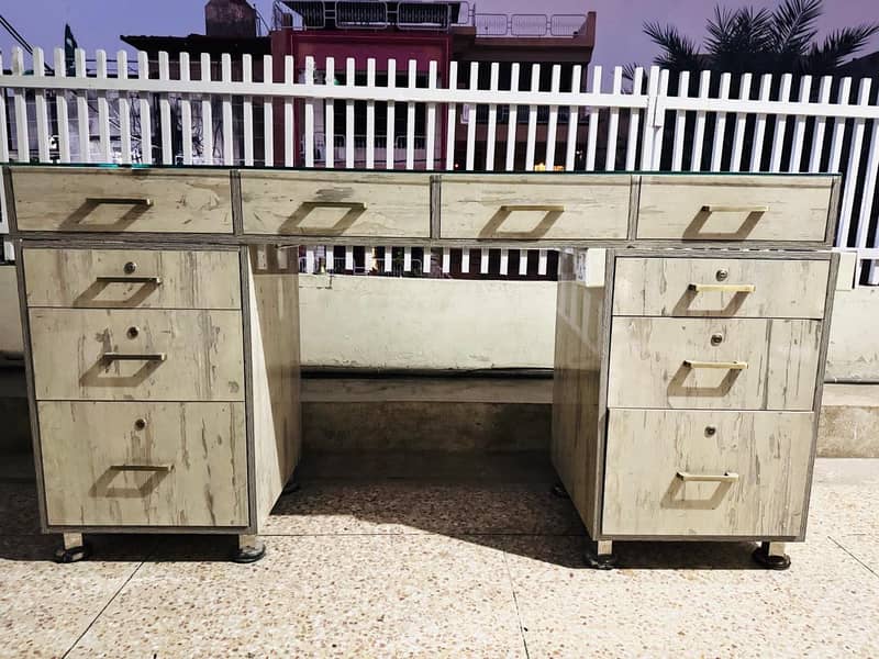 Premium makeup vanity 0