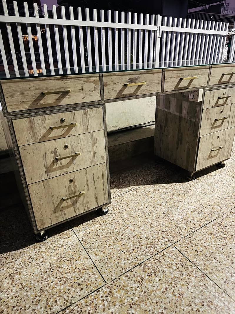 Premium makeup vanity 1