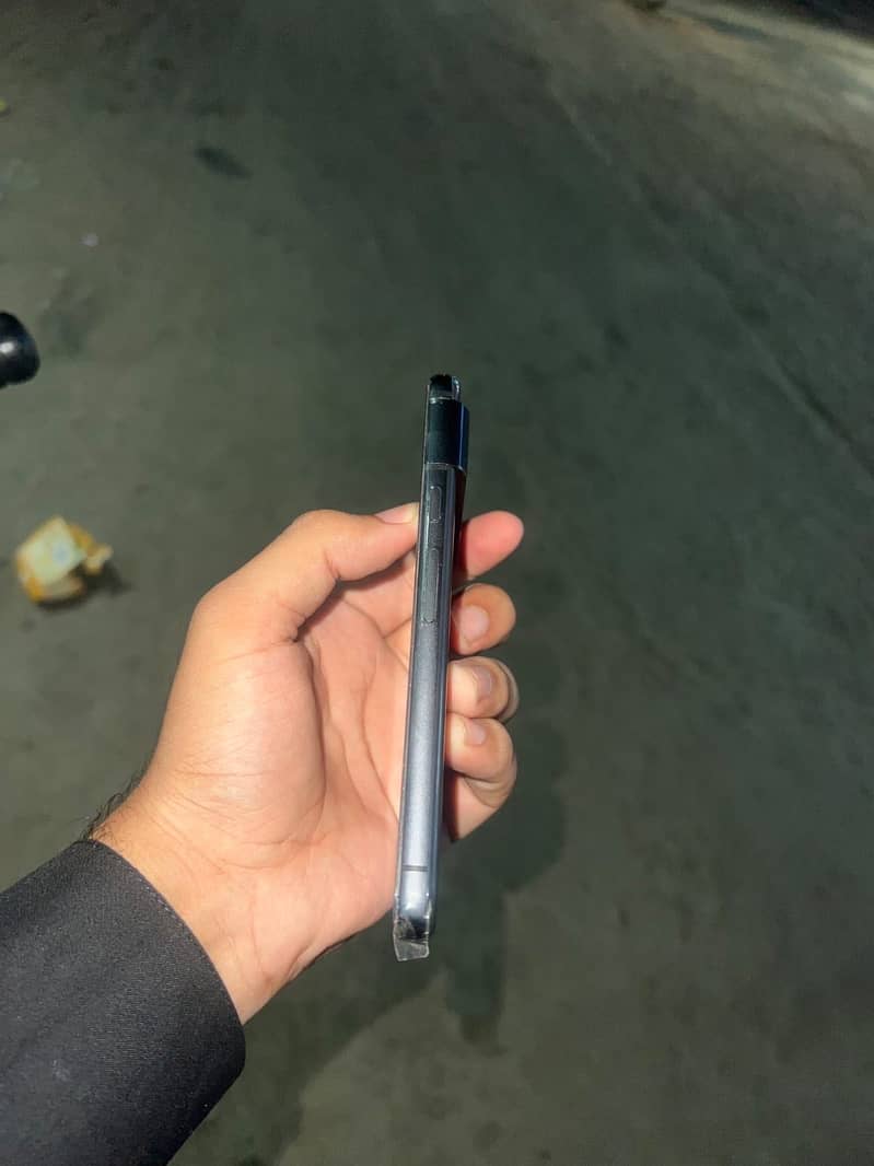 Google Pixel 8 4