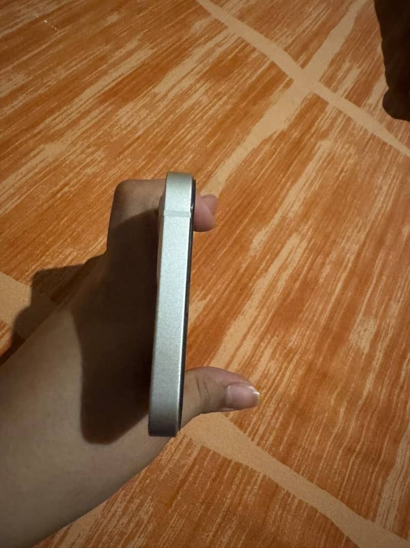 Apple iPhone 12 1
